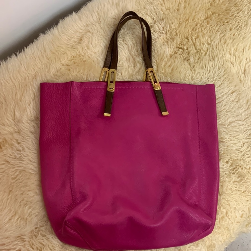 🩷Stuart Weitzman 100% Leather Bag🩷